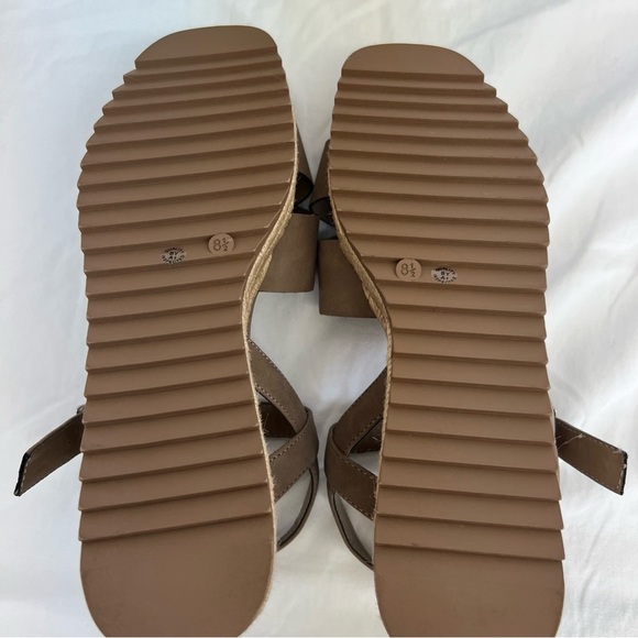 Women's Tan Wedge Sandals - Picture 6 of 10